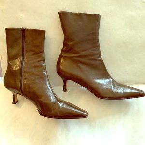 2” heeled point green boots